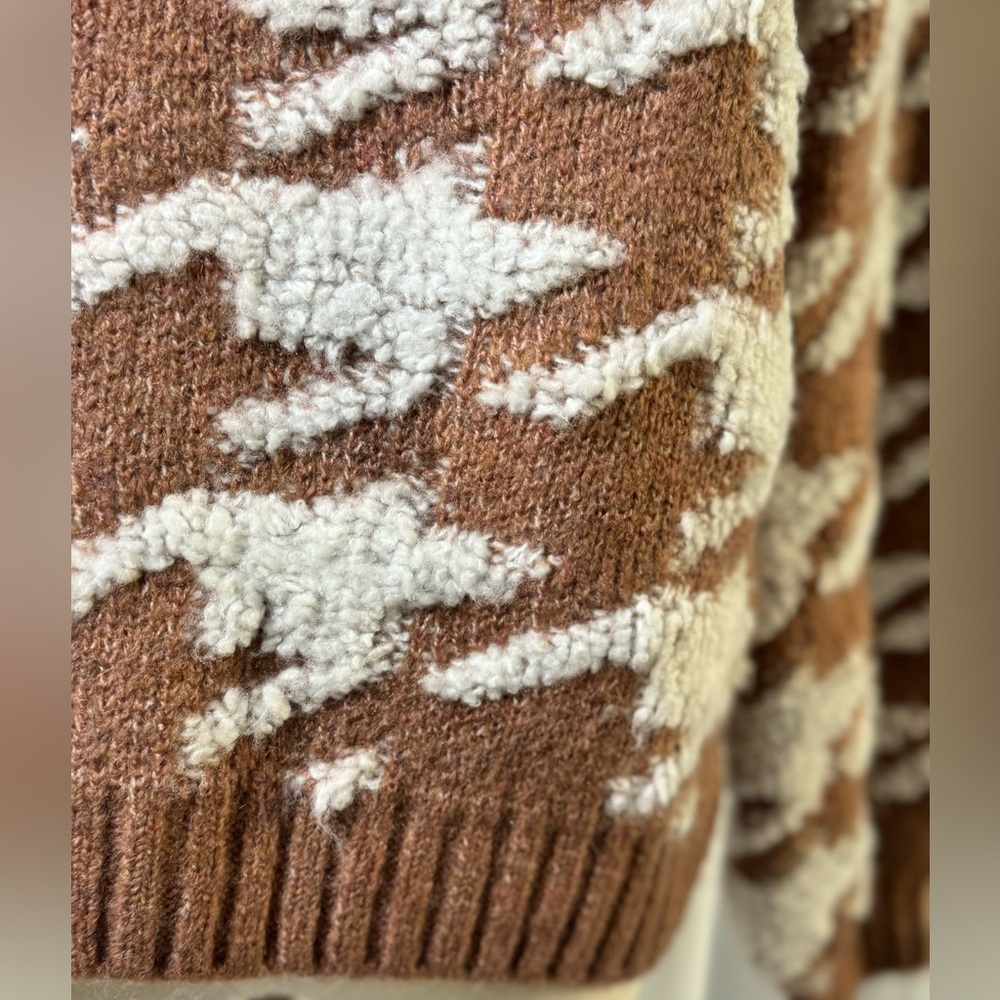 NWT Line & Dot Women's Houndstooth Plush Brown
Crewneck Sweater Revolve - Picture 13 of 15